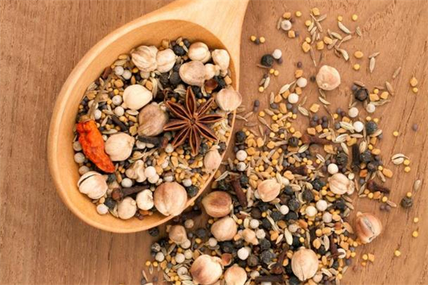 白胡椒不能和什么一起吃 白胡椒什么人不能吃 白胡椒不能和什么一起吃 白胡椒什么人不能吃