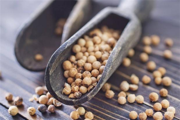 白胡椒不能和什么一起吃 白胡椒什么人不能吃 白胡椒不能和什么一起吃 白胡椒什么人不能吃