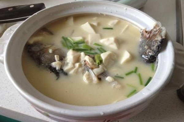 燉魚湯用大火還是小火 魚湯燉多長時(shí)間