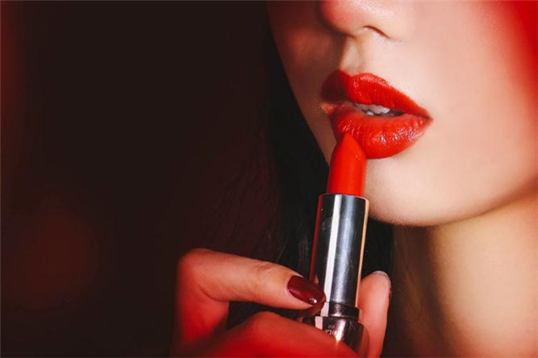 嬌蘭214口紅真人試色 嬌蘭214口紅什么色 嬌蘭214口紅真人試色 嬌蘭214口紅什么色