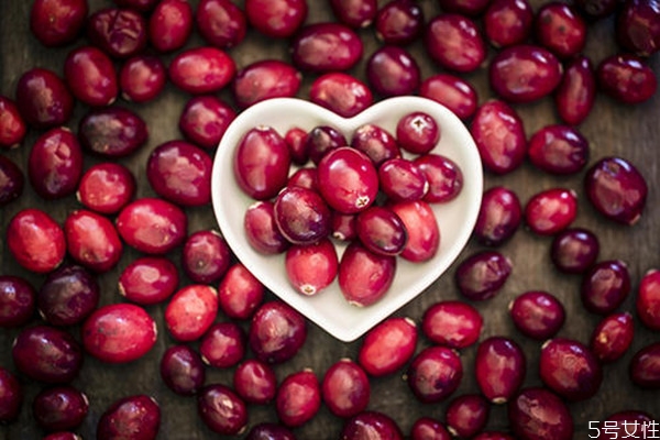 月經(jīng)期可以吃蔓越莓嗎 月經(jīng)期怎么吃蔓越莓好 月經(jīng)期可以吃蔓越莓嗎 月經(jīng)期怎么吃蔓越莓好