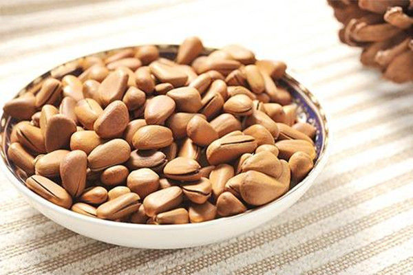 松子粥有什么好處 松子含的脂肪高嗎 松子粥有什么好處 松子含的脂肪高嗎
