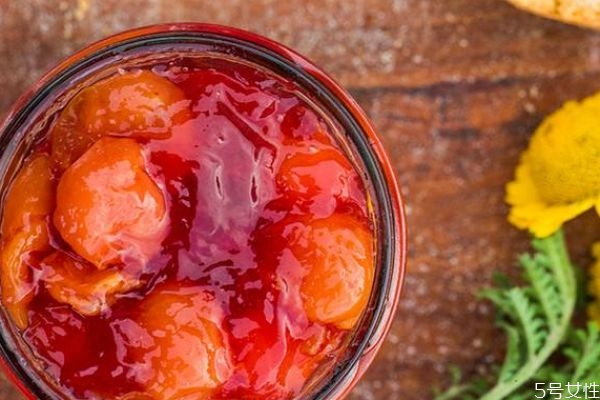 櫻桃酒的釀制方法 櫻桃酒治凍瘡嗎 櫻桃酒的釀制方法 櫻桃酒治凍瘡嗎