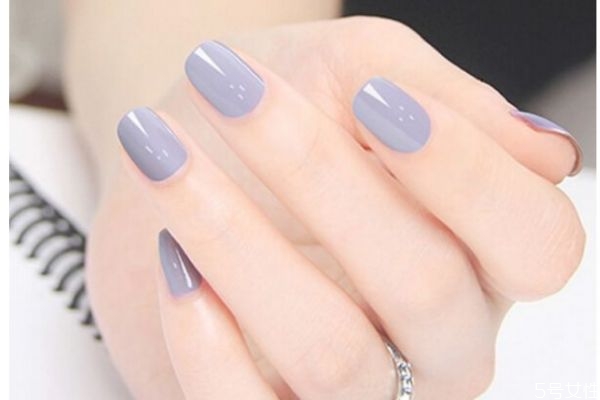 亮油和封層哪個先涂 亮油什么時候涂 亮油和封層哪個先涂 亮油什么時候涂