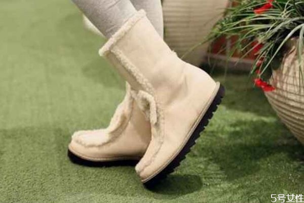 哪些人不適合穿雪地靴 穿雪地靴有什么壞處 哪些人不適合穿雪地靴 穿雪地靴有什么壞處