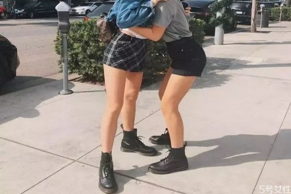 馬丁靴怎么搭配顯高顯瘦 馬丁靴怎么挑 馬丁靴怎么搭配顯高顯瘦 馬丁靴怎么挑