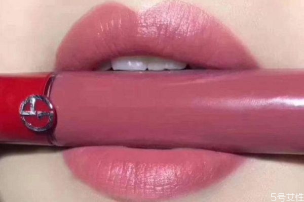 阿瑪尼紅管500是豆沙色嗎 阿瑪尼豆沙色是哪個號 阿瑪尼紅管500是豆沙色嗎 阿瑪尼豆沙色是哪個號