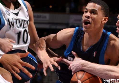 籃球最基本規(guī)則是什么 籃球三分線(xiàn)的起源