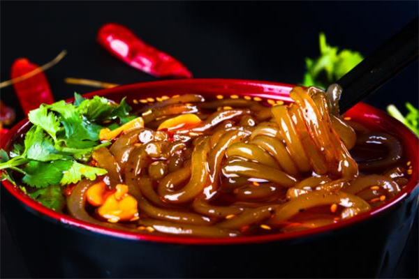 酸辣粉的湯能喝嗎 酸辣粉的湯有營(yíng)養(yǎng)嗎