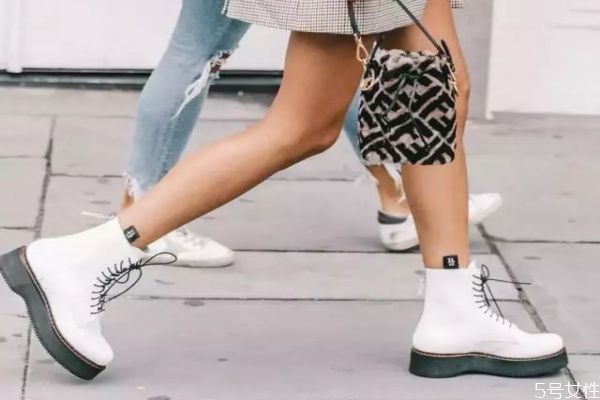 馬丁靴怎么搭配顯高顯瘦 馬丁靴怎么挑 馬丁靴怎么搭配顯高顯瘦 馬丁靴怎么挑