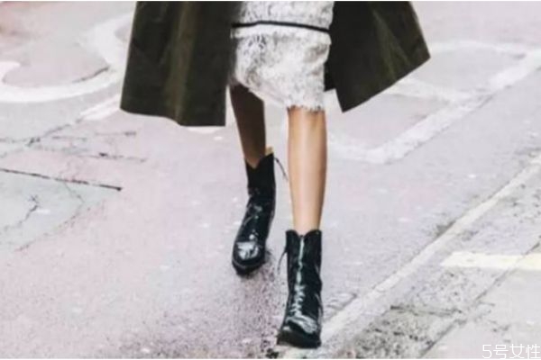 馬丁靴怎么搭配顯高顯瘦 馬丁靴怎么挑 馬丁靴怎么搭配顯高顯瘦 馬丁靴怎么挑