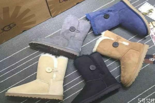 雪地靴會越穿越松嗎 雪地靴買緊點還是松點 雪地靴會越穿越松嗎 雪地靴買緊點還是松點