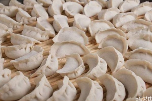 餃子要煮多久 餃子要怎么煮 餃子要煮多久 餃子要怎么煮