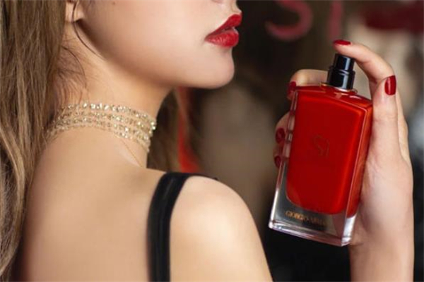 阿瑪尼紅色摯愛(ài)香水真假辨別 紅色摯愛(ài)香水適合多大年齡