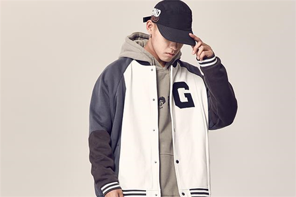 男生早春穿什么夾克好看 早春男生夾克搭配圖片 男生早春穿什么夾克好看 早春男生夾克搭配圖片