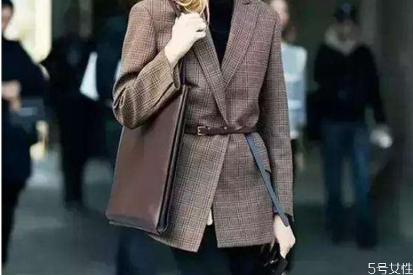 小西裝是收腰好看還是韓版好看 小西裝有腰帶好看嗎