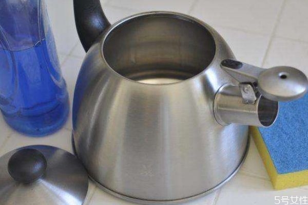 水壺中為什么會(huì)出現(xiàn)水垢 如何預(yù)防水垢