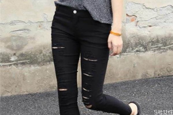 黑色牛仔褲怎么洗不掉色 牛仔褲嚴重掉色怎么辦