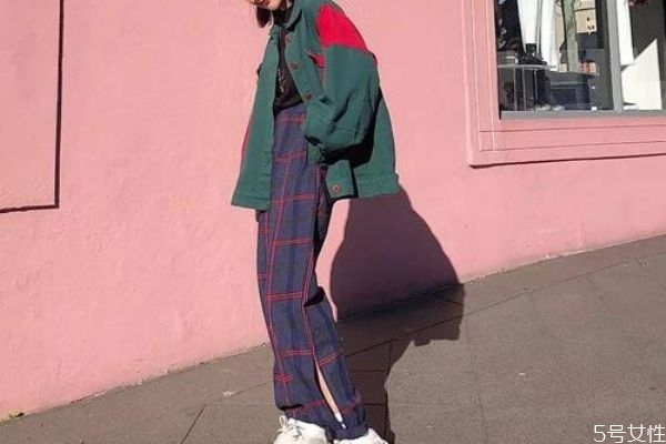 格紋褲子配什么鞋子 格紋褲單品推薦 格紋褲子配什么鞋子 格紋褲單品推薦