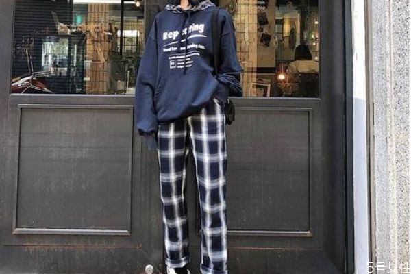 格紋褲子配什么鞋子 格紋褲單品推薦 格紋褲子配什么鞋子 格紋褲單品推薦