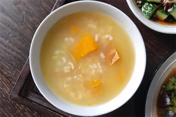南瓜粥和白粥哪個(gè)養(yǎng)胃 南瓜粥對腸胃有什么好處