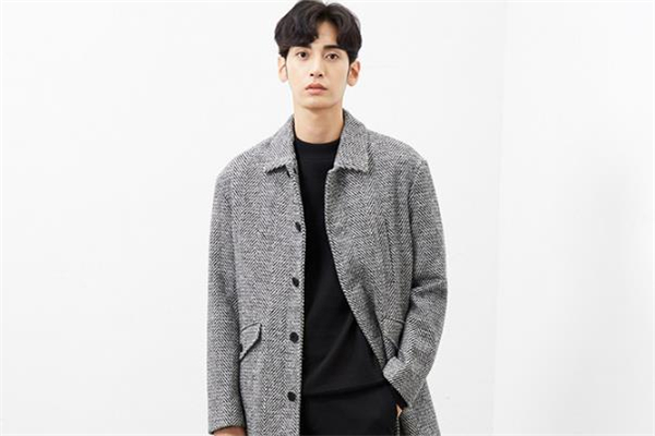 男生穿千鳥格大衣好看嗎 男士千鳥格大衣搭配圖片 男生穿千鳥格大衣好看嗎 男士千鳥格大衣搭配圖片