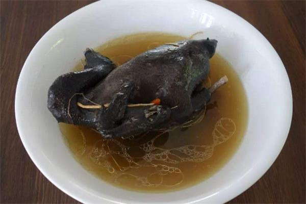 烏雞湯太油了怎么辦 烏雞湯和老母雞湯哪個更補 烏雞湯太油了怎么辦 烏雞湯和老母雞湯哪個更補