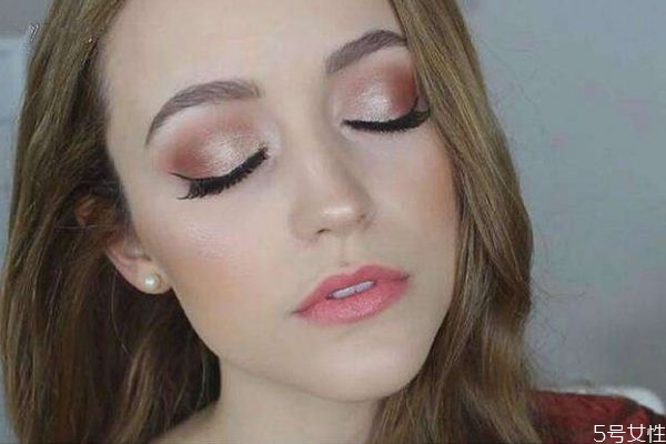 歐美眼妝白色眼影膏是什么 歐美眼妝白色打底的什么 歐美眼妝白色眼影膏是什么 歐美眼妝白色打底的什么