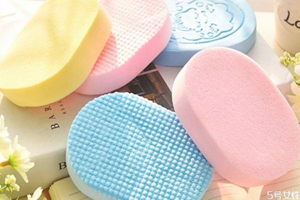 洗臉撲可以當(dāng)毛巾用嗎 洗臉撲比毛巾洗臉好在哪 洗臉撲可以當(dāng)毛巾用嗎 洗臉撲比毛巾洗臉好在哪