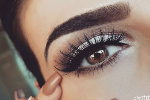 歐美眼妝白色眼影膏是什么 歐美眼妝白色打底的什么 歐美眼妝白色眼影膏是什么 歐美眼妝白色打底的什么