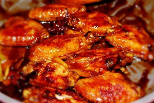 做可樂(lè)雞翅用生抽還是老抽 可樂(lè)雞翅是咸的還是甜的