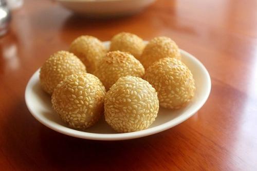 芝麻球怎么炸 芝麻球怎么炸不掉芝麻 芝麻球怎么炸 芝麻球怎么炸不掉芝麻