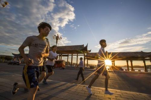 晨練可以做力量訓(xùn)練嗎 力量訓(xùn)練什么時候做好 晨練可以做力量訓(xùn)練嗎 力量訓(xùn)練什么時候做好