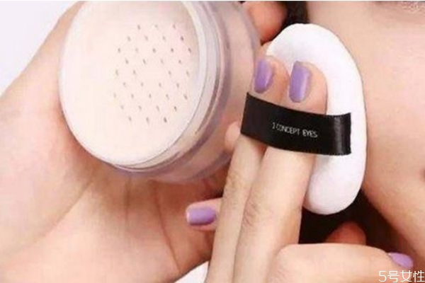 怎么定妝 沒(méi)有散粉應(yīng)急定妝