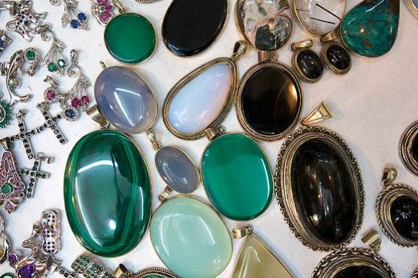 碧璽的種類有哪些 碧璽會有裂紋和棉絮嗎