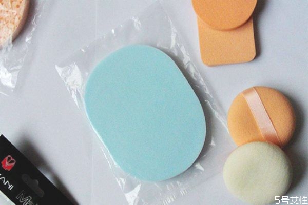 什么情況需要更換洗臉撲 長期不換洗臉撲的壞處 什么情況需要更換洗臉撲 長期不換洗臉撲的壞處