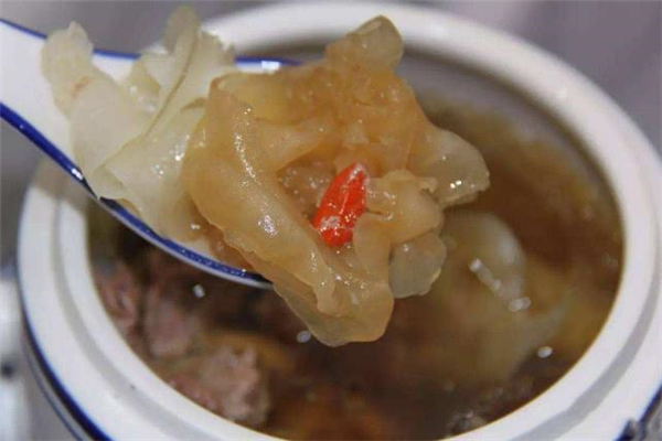 響螺花膠湯能補(bǔ)血嗎 響螺花膠湯適合什么人喝 響螺花膠湯能補(bǔ)血嗎 響螺花膠湯適合什么人喝