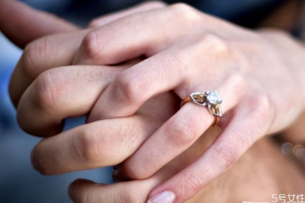 訂婚都需要準(zhǔn)備什么 訂婚前的準(zhǔn)備 訂婚都需要準(zhǔn)備什么 訂婚前的準(zhǔn)備