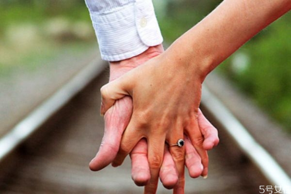 訂婚都需要準(zhǔn)備什么 訂婚前的準(zhǔn)備 訂婚都需要準(zhǔn)備什么 訂婚前的準(zhǔn)備