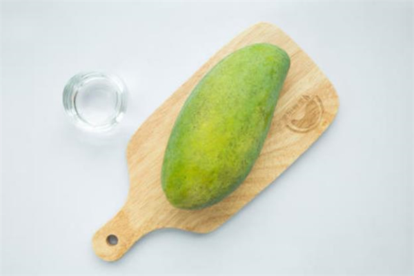 青芒果沒熟吃了會中毒嗎 青芒切開太生了怎么辦 青芒果沒熟吃了會中毒嗎 青芒切開太生了怎么辦