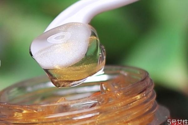 怎樣選擇合適的眼霜 挑選眼霜的小竅門 怎樣選擇合適的眼霜 挑選眼霜的小竅門