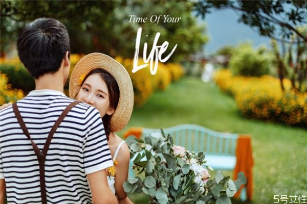 領(lǐng)了結(jié)婚證各住各家嗎 領(lǐng)證了沒(méi)結(jié)婚要住誰(shuí)家 領(lǐng)了結(jié)婚證各住各家嗎 領(lǐng)證了沒(méi)結(jié)婚要住誰(shuí)家