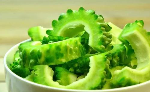 苦瓜需要焯水嗎 苦瓜炒肉怎么做好吃 苦瓜需要焯水嗎 苦瓜炒肉怎么做好吃