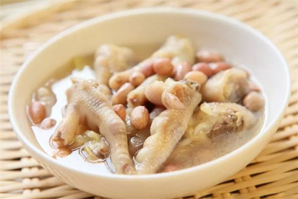 花生雞爪湯的做法 花生雞爪湯要煲多久 花生雞爪湯的做法 花生雞爪湯要煲多久