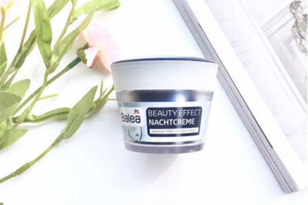 涂了面霜臉上搓泥怎么回事 涂面霜為什么會(huì)搓泥 涂了面霜臉上搓泥怎么回事 涂面霜為什么會(huì)搓泥