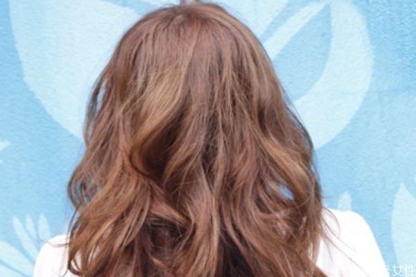 染發(fā)劑可以經常用嗎 染發(fā)劑會導致脫發(fā)嗎