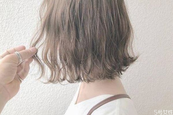 染發(fā)劑可以經常用嗎 染發(fā)劑會導致脫發(fā)嗎