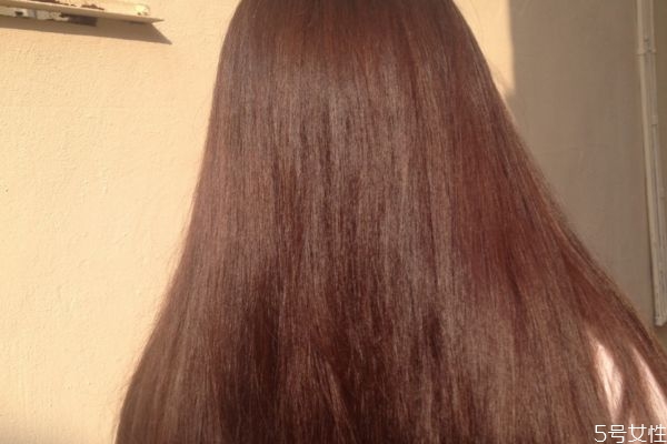 植物染發(fā)劑著色持久嗎 植物染發(fā)劑和化學(xué)染發(fā)劑的區(qū)別 植物染發(fā)劑著色持久嗎 植物染發(fā)劑和化學(xué)染發(fā)劑的區(qū)別