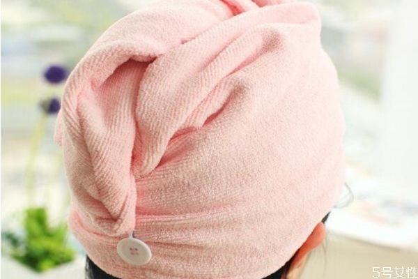 干發(fā)帽有用嗎 干發(fā)帽包頭發(fā)的危害 干發(fā)帽有用嗎 干發(fā)帽包頭發(fā)的危害