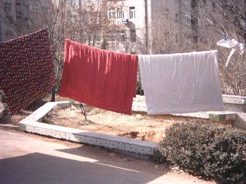 被子曬多久較好 冬季什么時間曬被子好